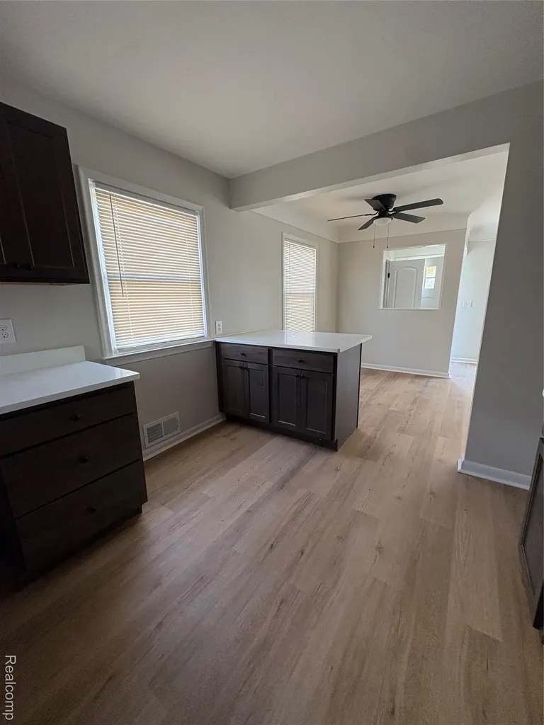 24225 Ridgedale Street Oak Park City MI 48237