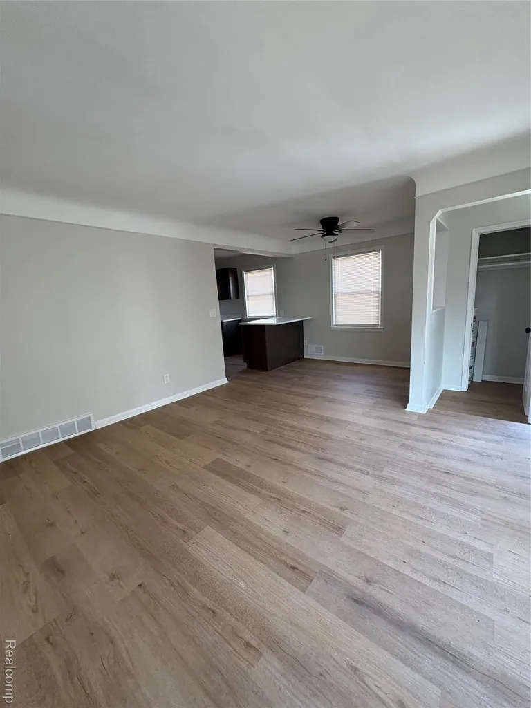 24225 Ridgedale Street Oak Park City MI 48237