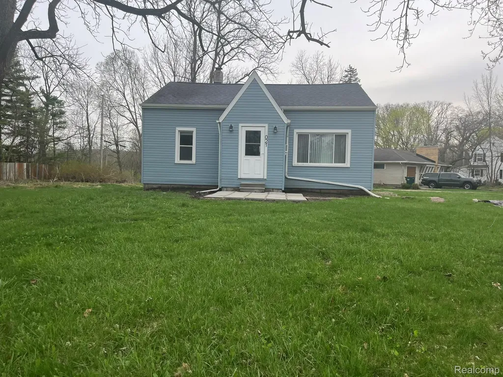 3021 N Grand River Avenue Lansing City MI 48906