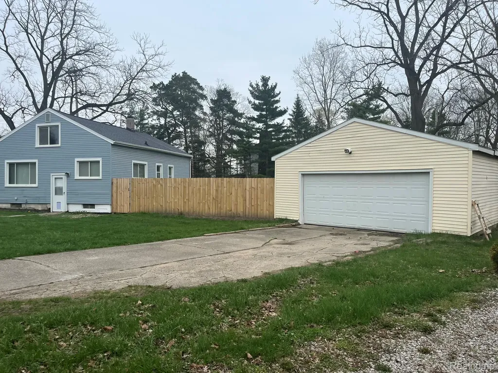 3021 N Grand River Avenue Lansing City MI 48906