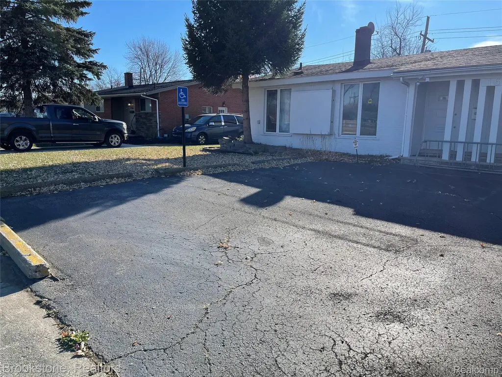16983 W 10 Mile Road Southfield City MI 48075