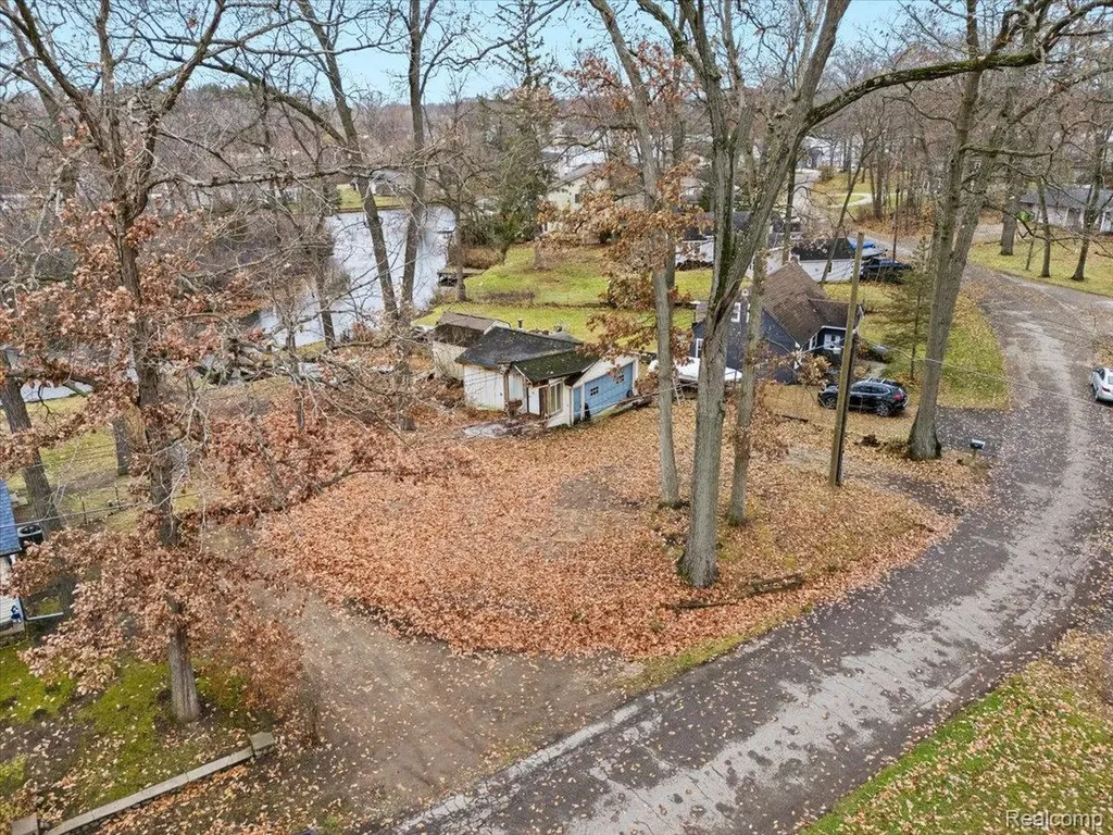 4370 Leroy Street White Lake Charter Township MI 48383