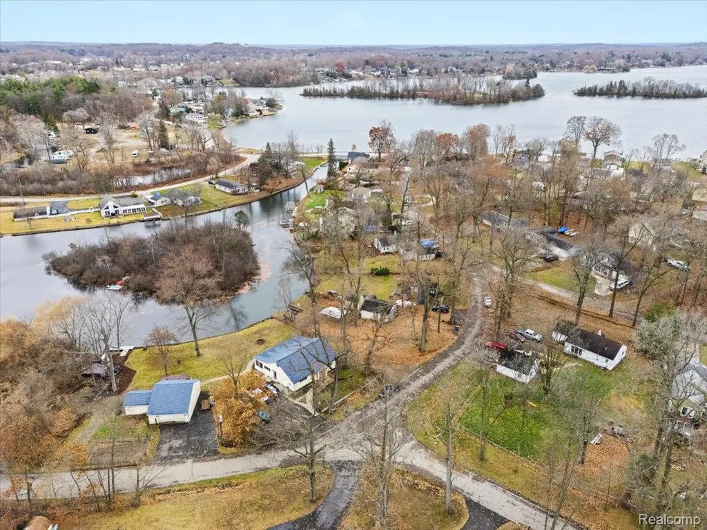 4370 Leroy Street White Lake Charter Township MI 48383
