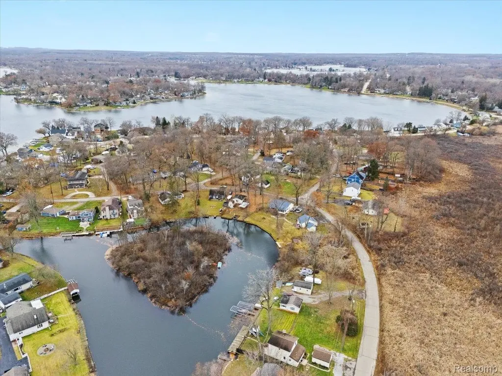4370 Leroy Street White Lake Charter Township MI 48383