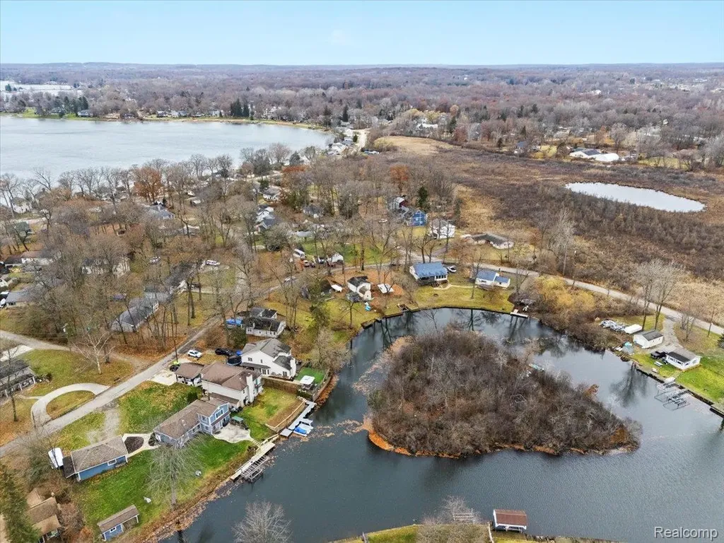 4370 Leroy Street White Lake Charter Township MI 48383