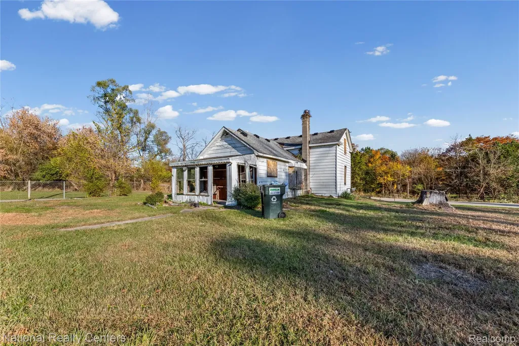8292 Pettysville Road Hamburg Township MI 48169