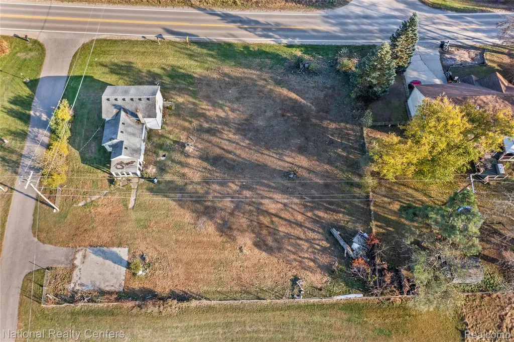 8292 Pettysville Road Hamburg Township MI 48169