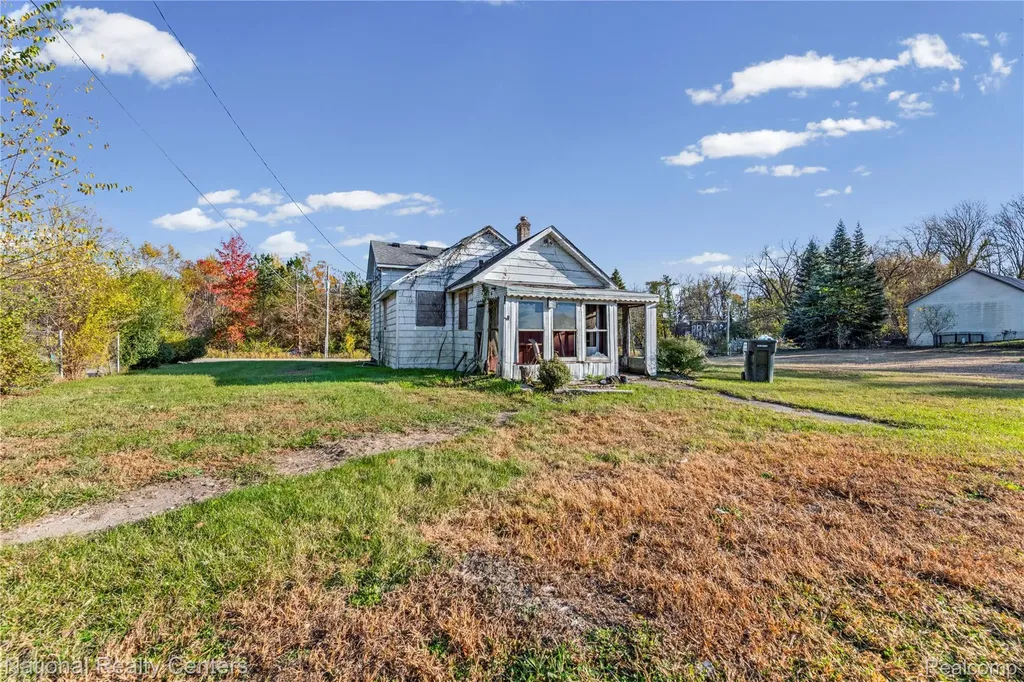 8292 Pettysville Road Hamburg Township MI 48169
