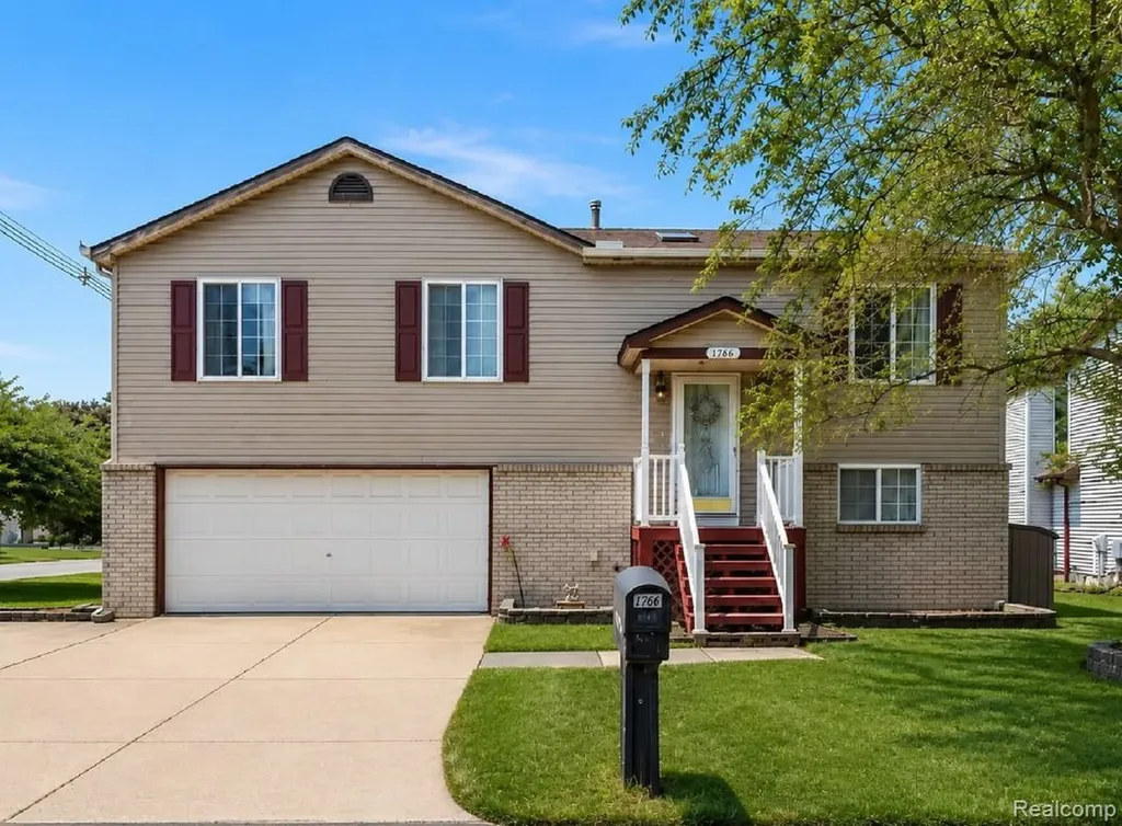 1786 Daisey Lane Westland City MI 48186