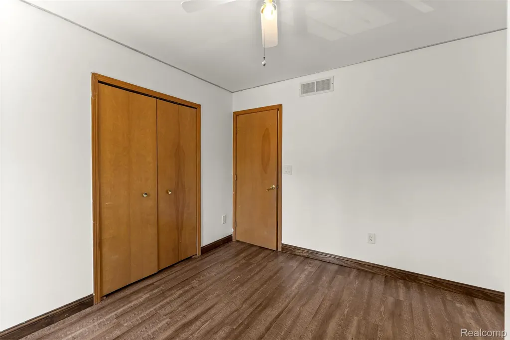 1786 Daisey Lane Westland City MI 48186