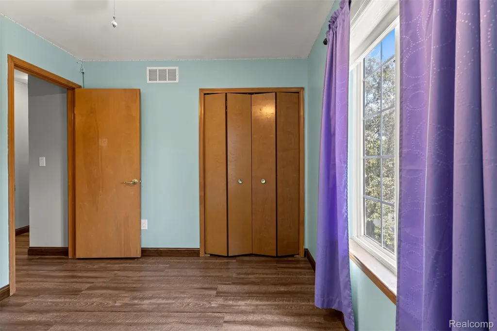 1786 Daisey Lane Westland City MI 48186