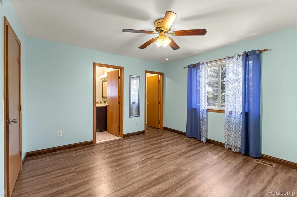 1786 Daisey Lane Westland City MI 48186