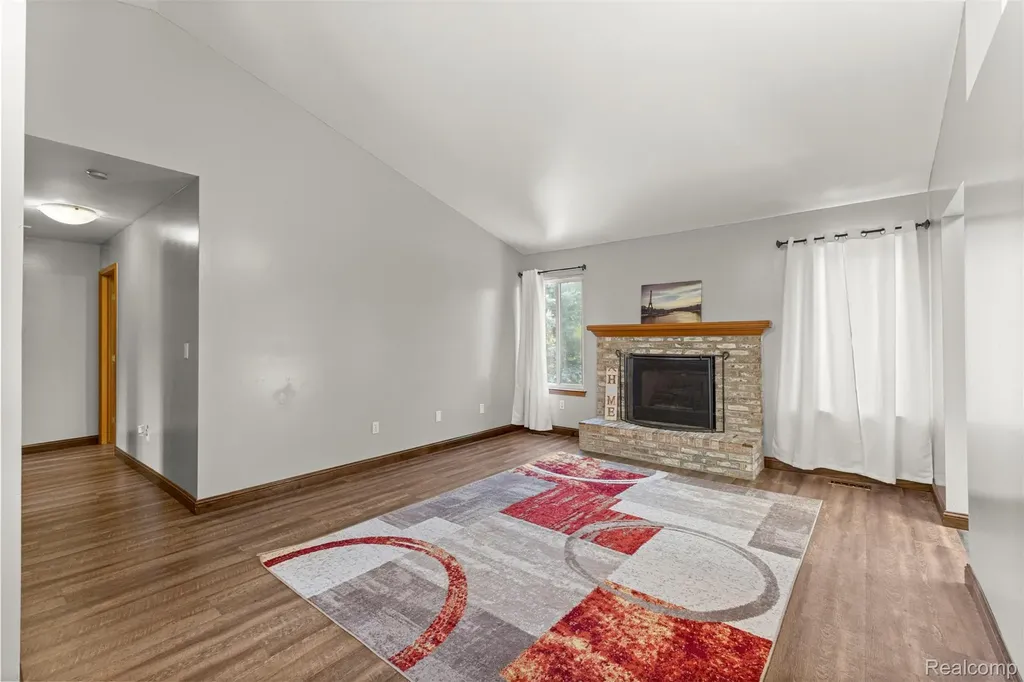 1786 Daisey Lane Westland City MI 48186