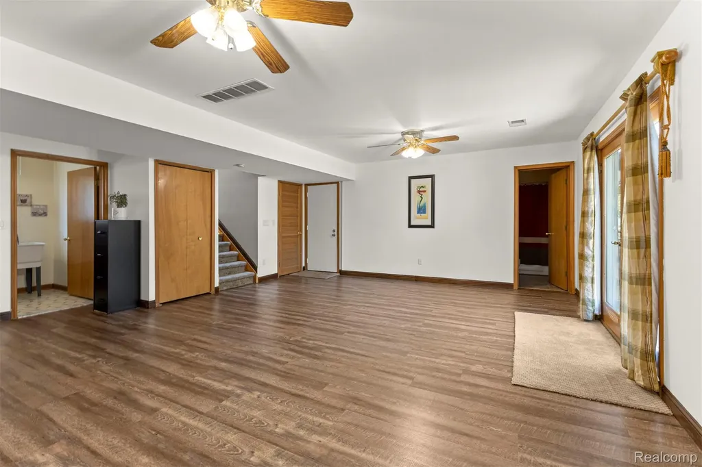 1786 Daisey Lane Westland City MI 48186
