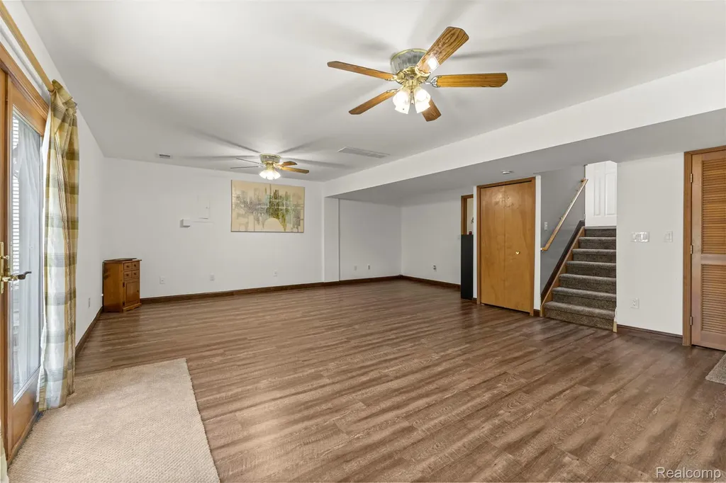 1786 Daisey Lane Westland City MI 48186