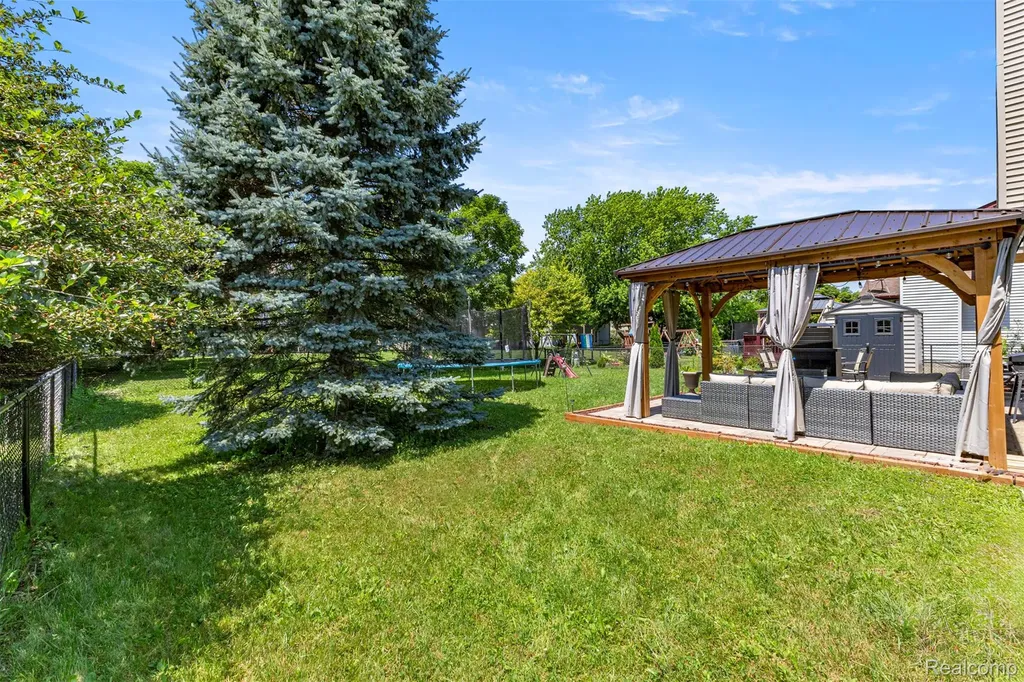 1786 Daisey Lane Westland City MI 48186