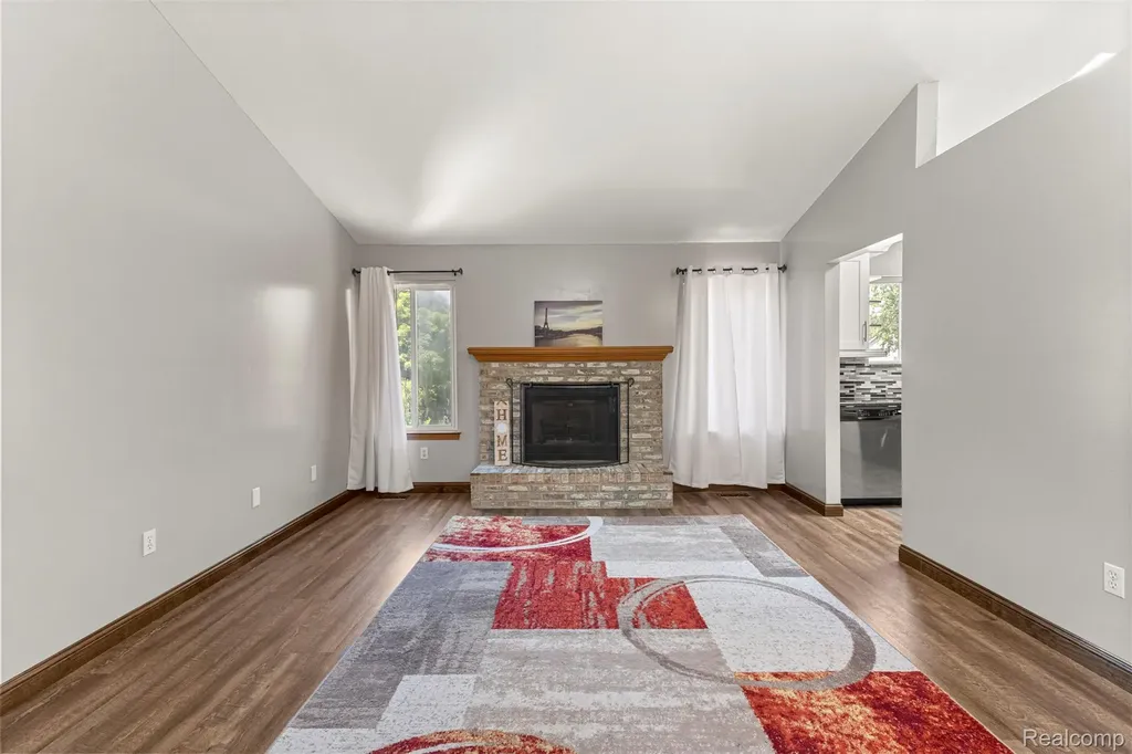 1786 Daisey Lane Westland City MI 48186