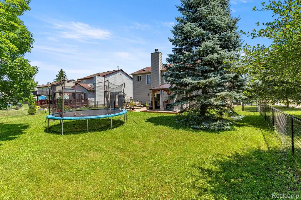 1786 Daisey Lane Westland City MI 48186