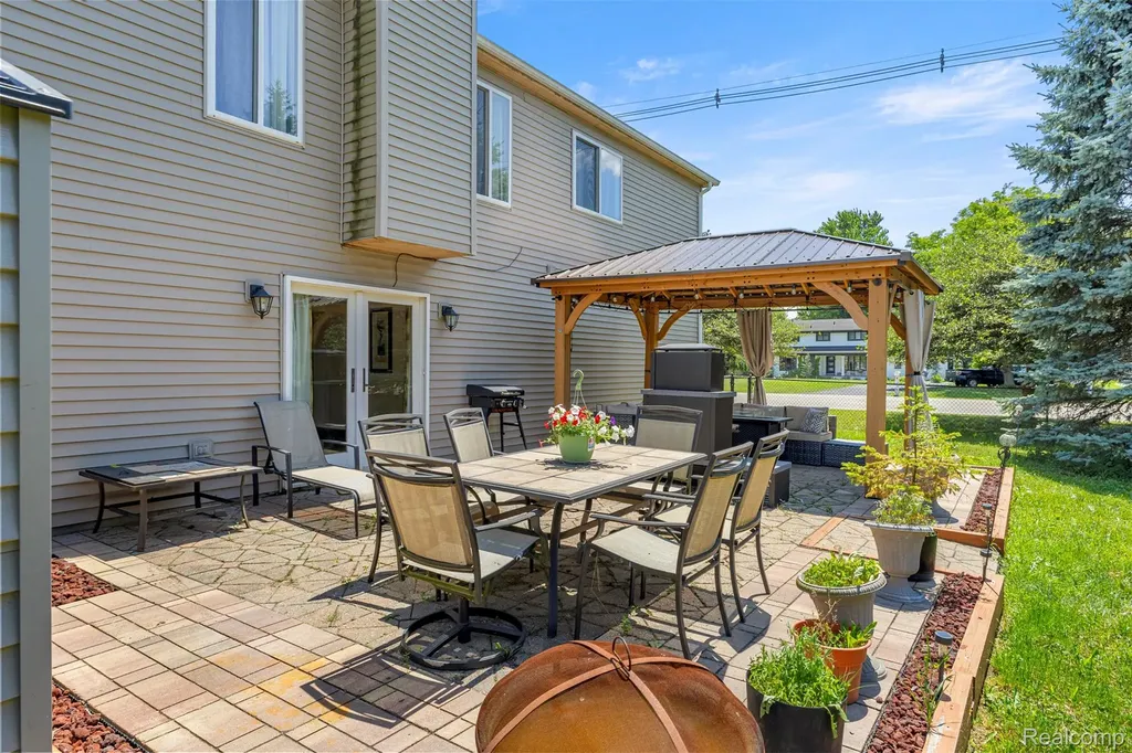 1786 Daisey Lane Westland City MI 48186