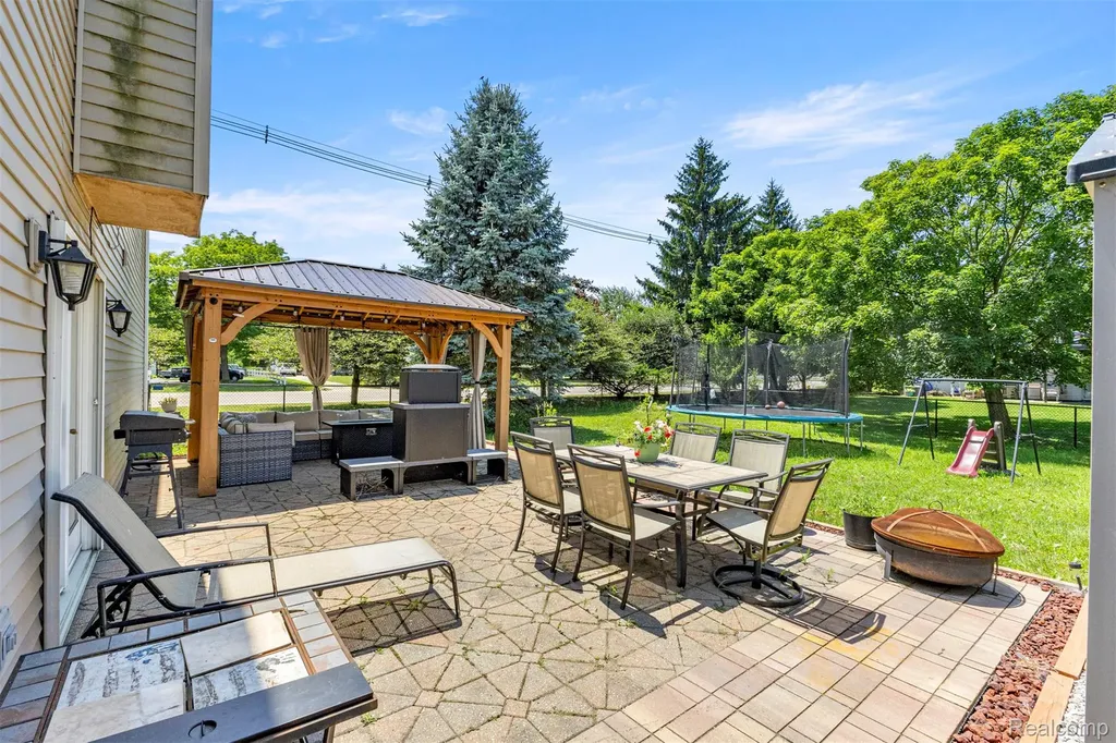 1786 Daisey Lane Westland City MI 48186