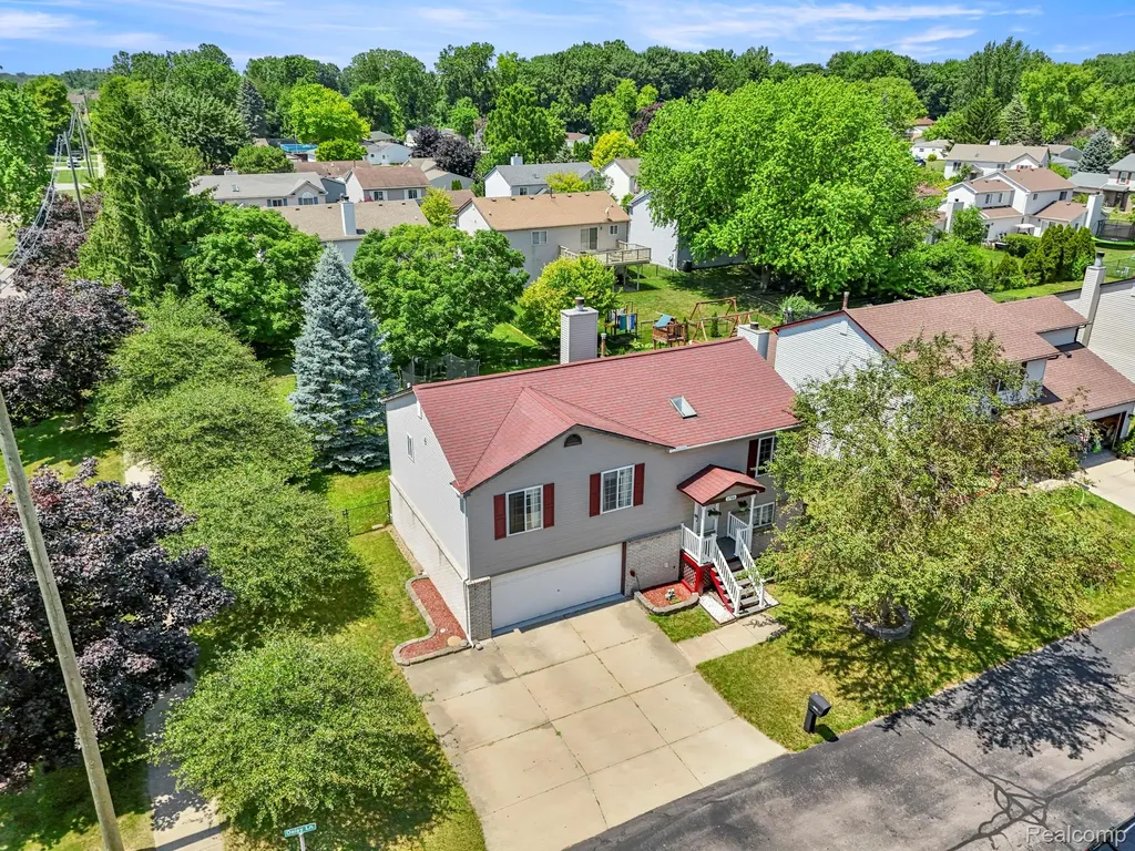 1786 Daisey Lane Westland City MI 48186