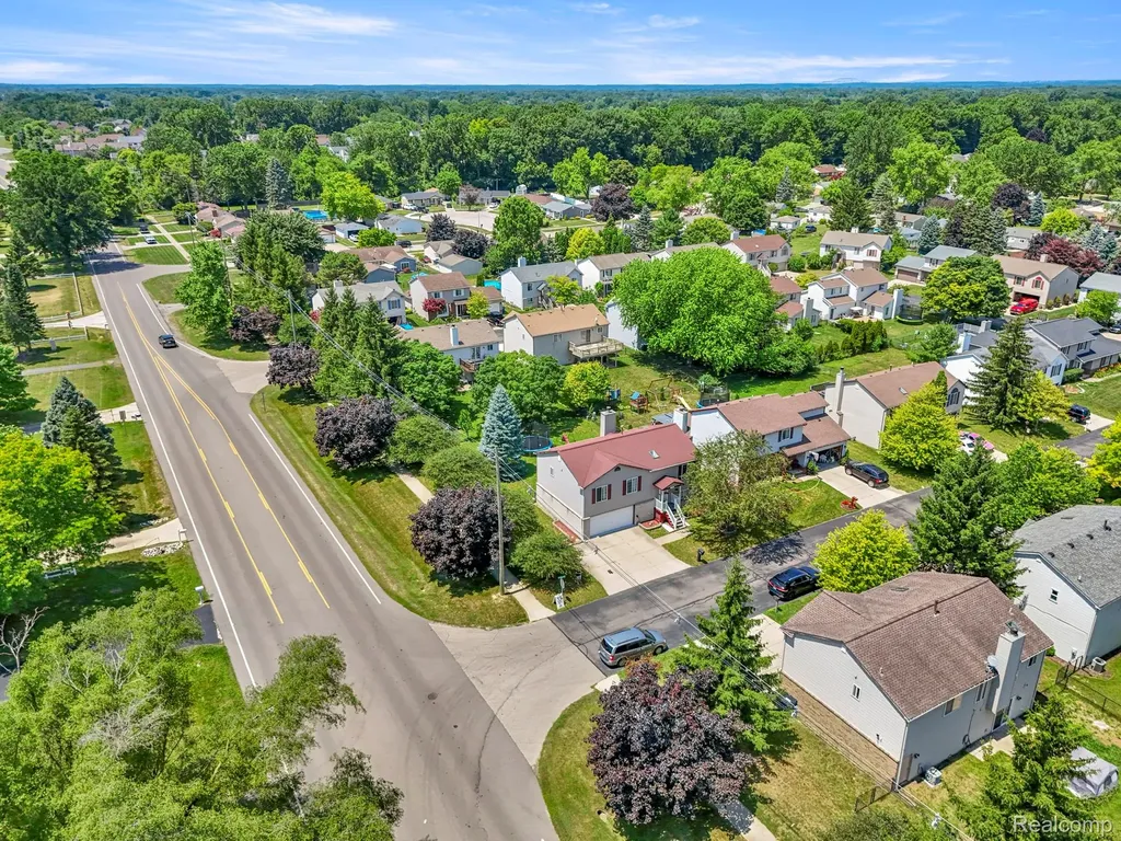 1786 Daisey Lane Westland City MI 48186