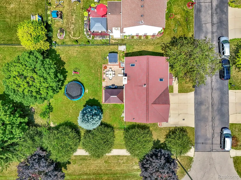 1786 Daisey Lane Westland City MI 48186
