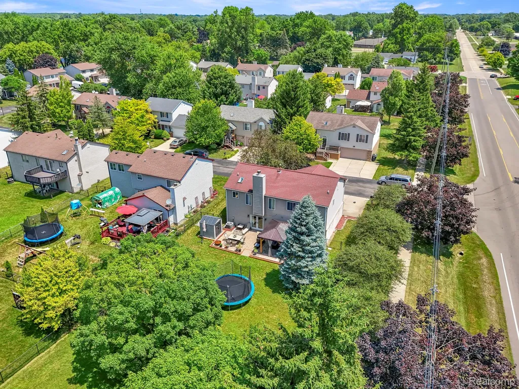 1786 Daisey Lane Westland City MI 48186
