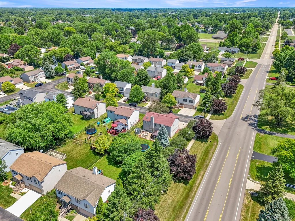 1786 Daisey Lane Westland City MI 48186