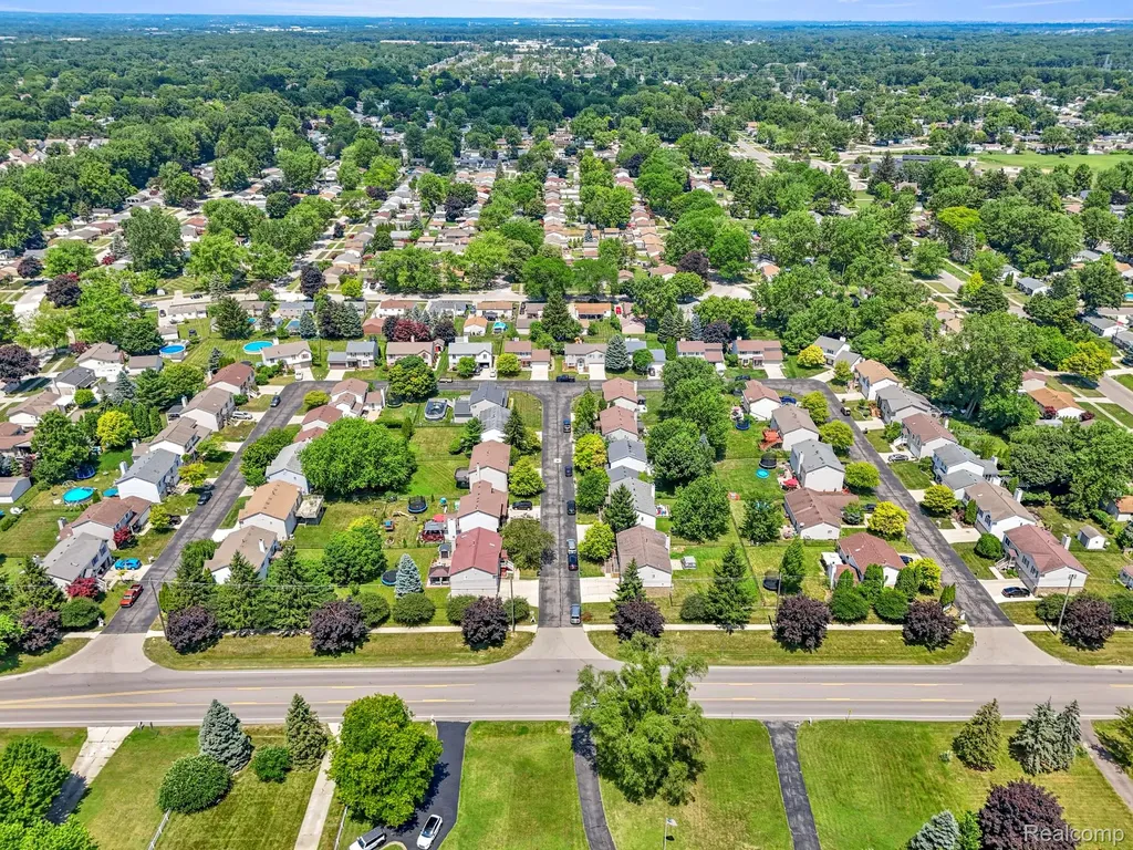 1786 Daisey Lane Westland City MI 48186