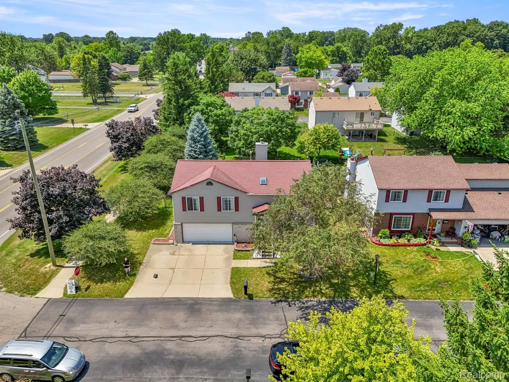 1786 Daisey Lane Westland City MI 48186