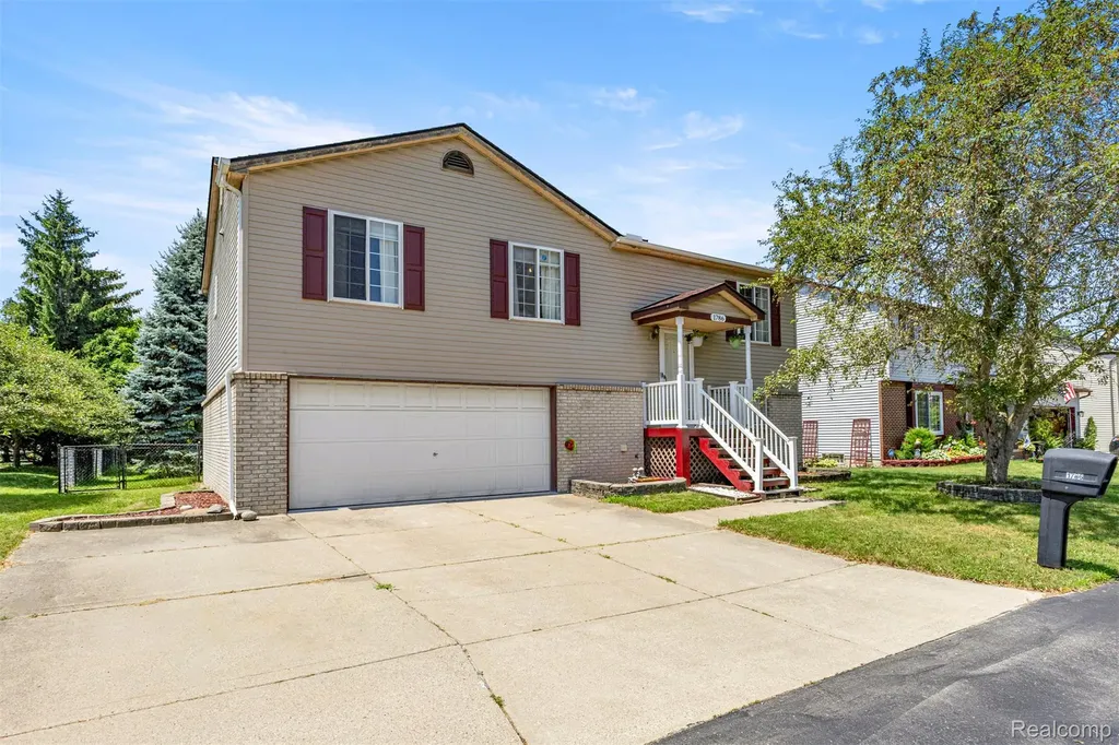 1786 Daisey Lane Westland City MI 48186