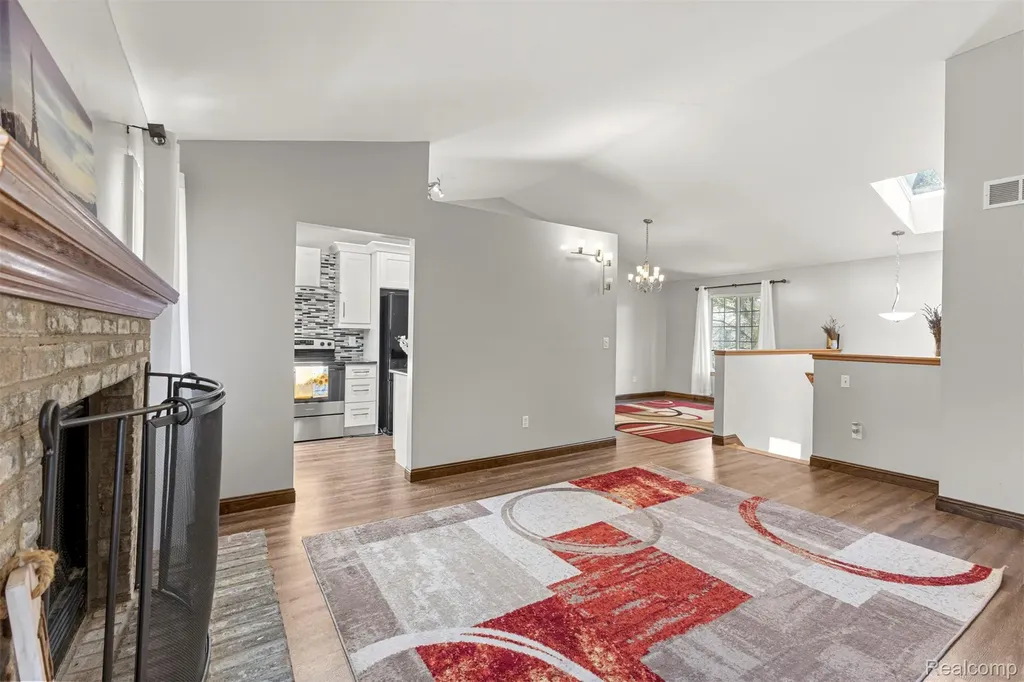 1786 Daisey Lane Westland City MI 48186