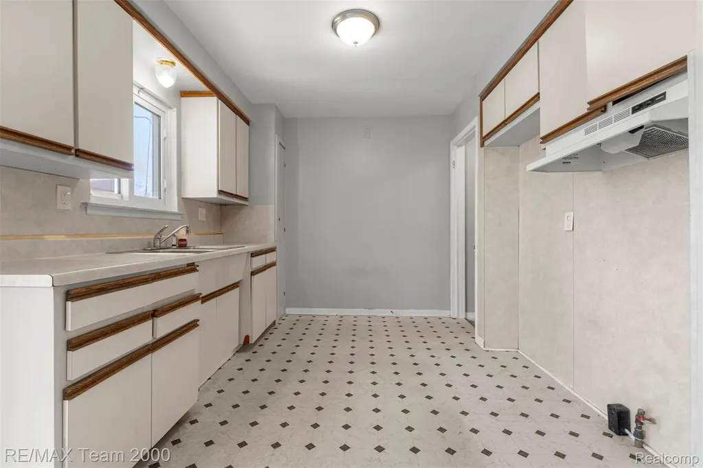 19431 Stephens Eastpointe City MI 48021