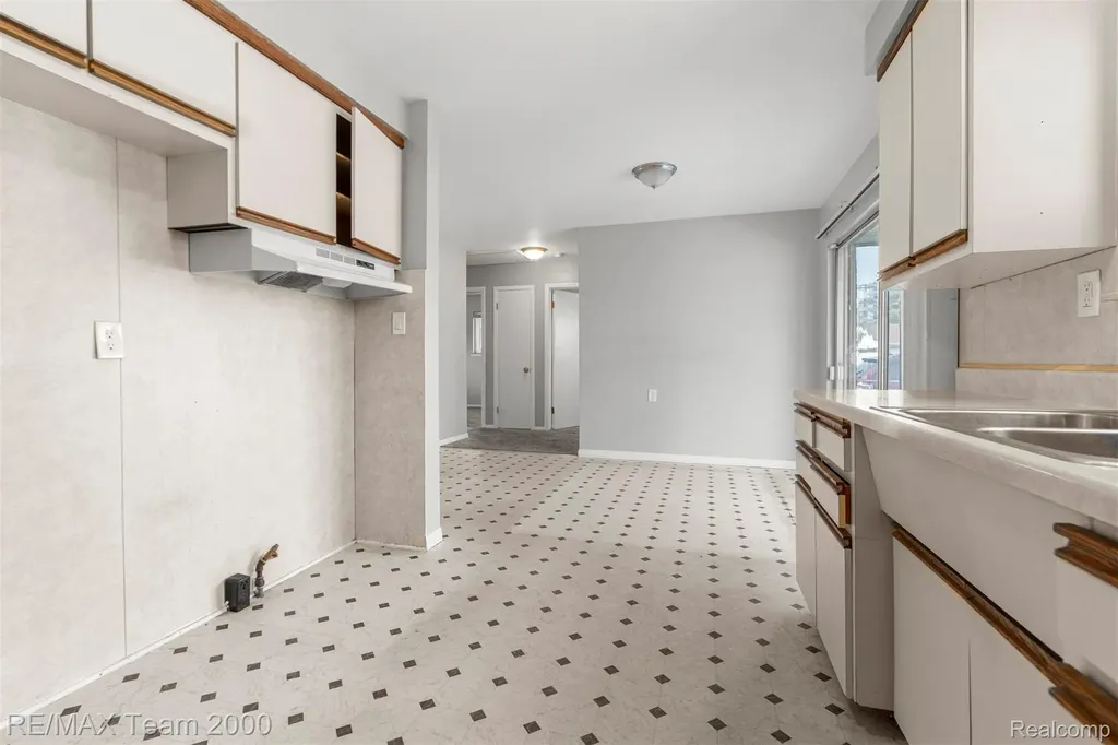 19431 Stephens Eastpointe City MI 48021