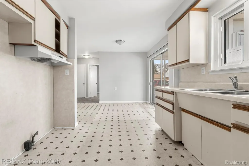 19431 Stephens Eastpointe City MI 48021