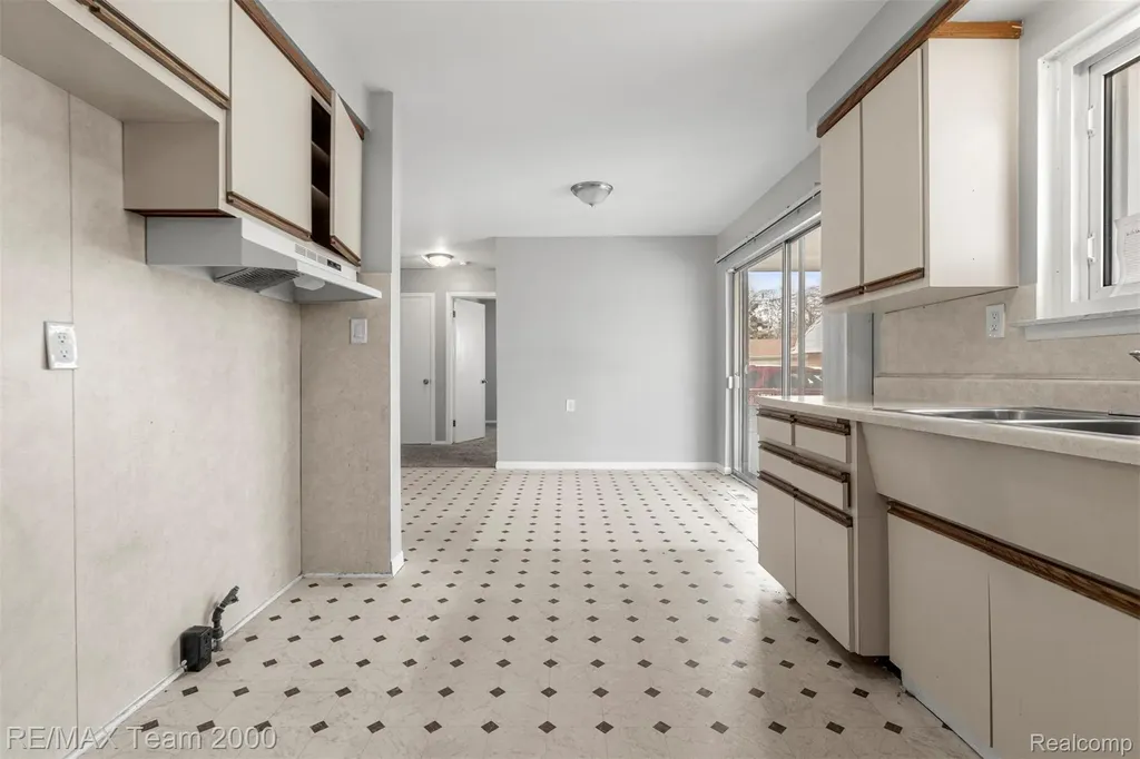 19431 Stephens Eastpointe City MI 48021