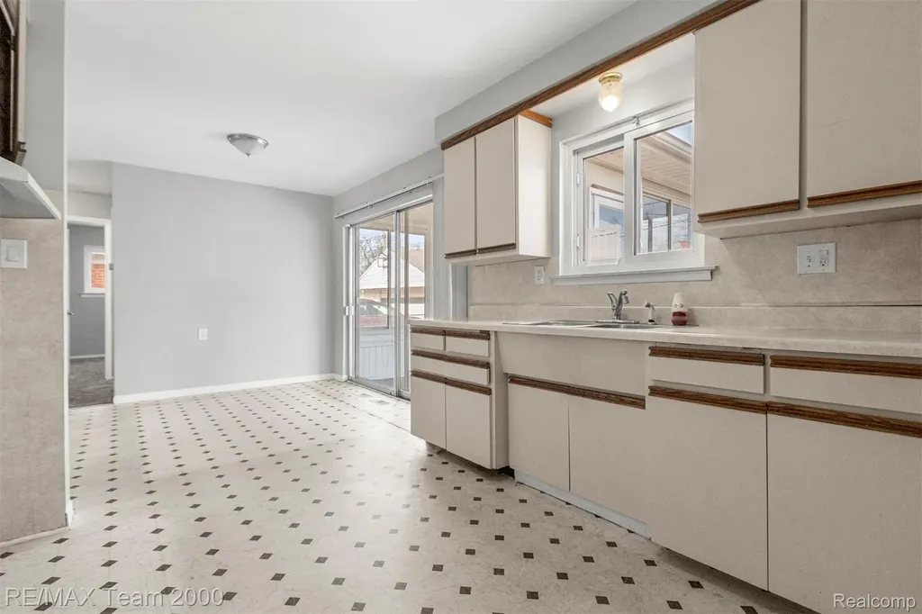 19431 Stephens Eastpointe City MI 48021