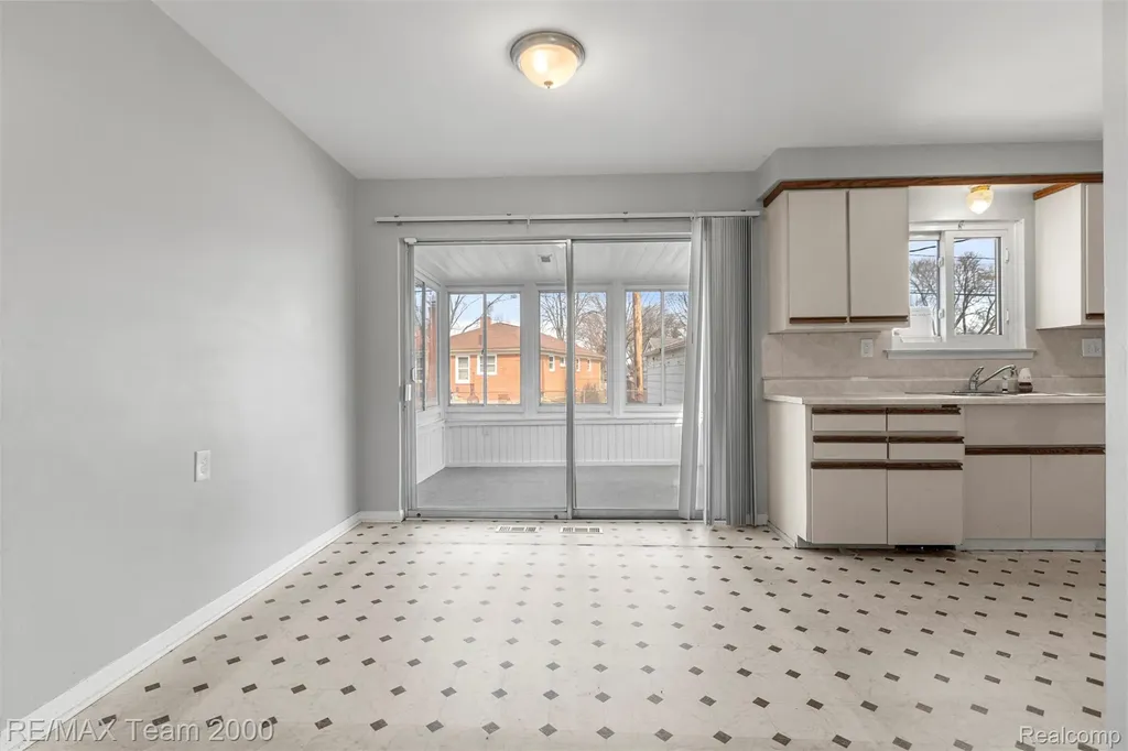 19431 Stephens Eastpointe City MI 48021