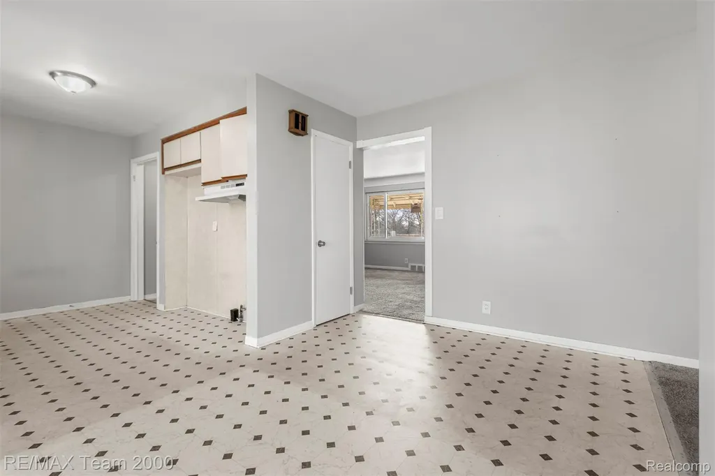 19431 Stephens Eastpointe City MI 48021