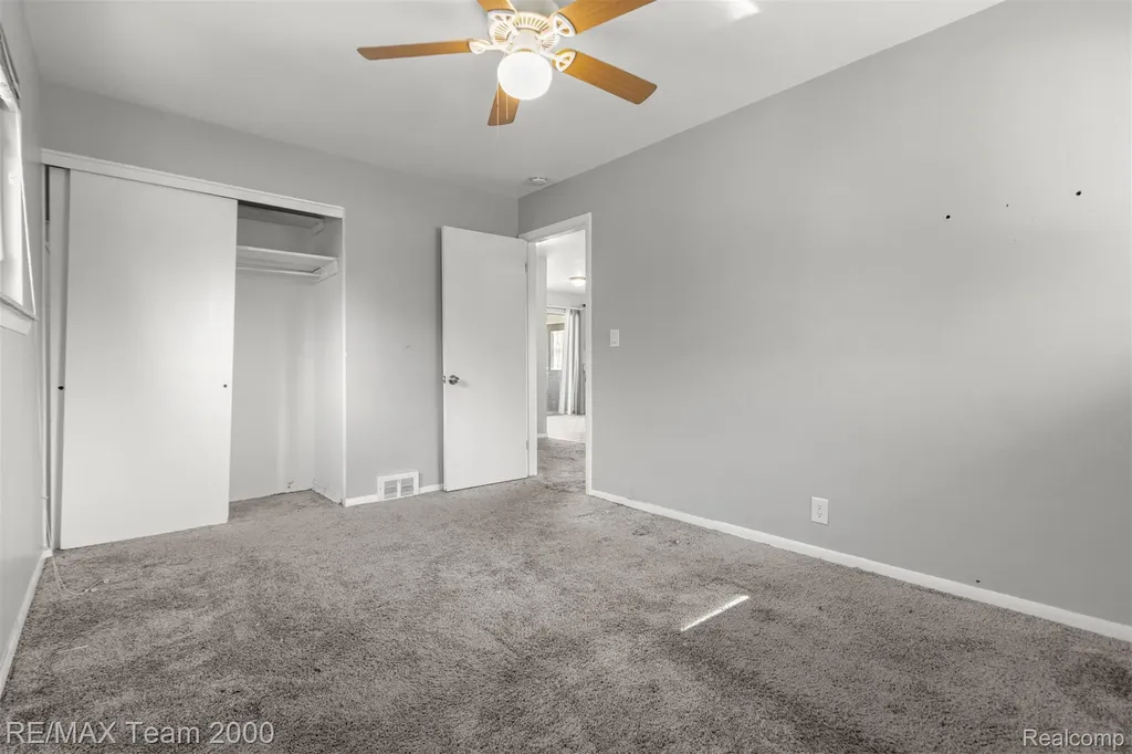 19431 Stephens Eastpointe City MI 48021