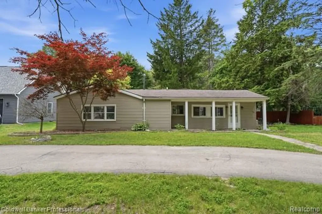 2380 Rolandale West Bloomfield Charter Township MI 48324
