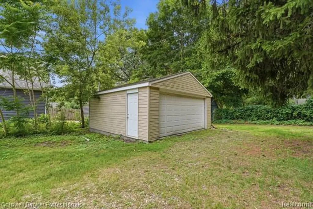 2380 Rolandale West Bloomfield Charter Township MI 48324