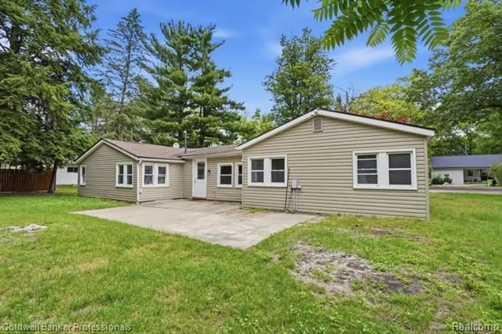 2380 Rolandale West Bloomfield Charter Township MI 48324