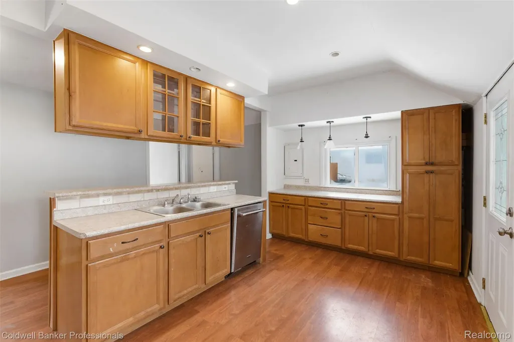 2380 Rolandale West Bloomfield Charter Township MI 48324