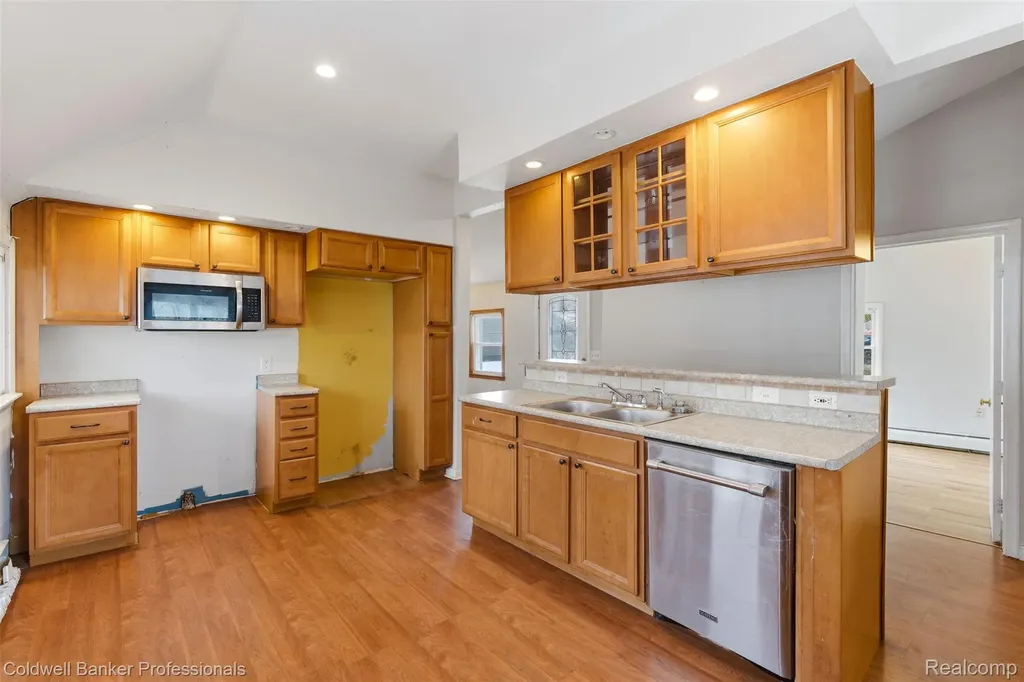 2380 Rolandale West Bloomfield Charter Township MI 48324