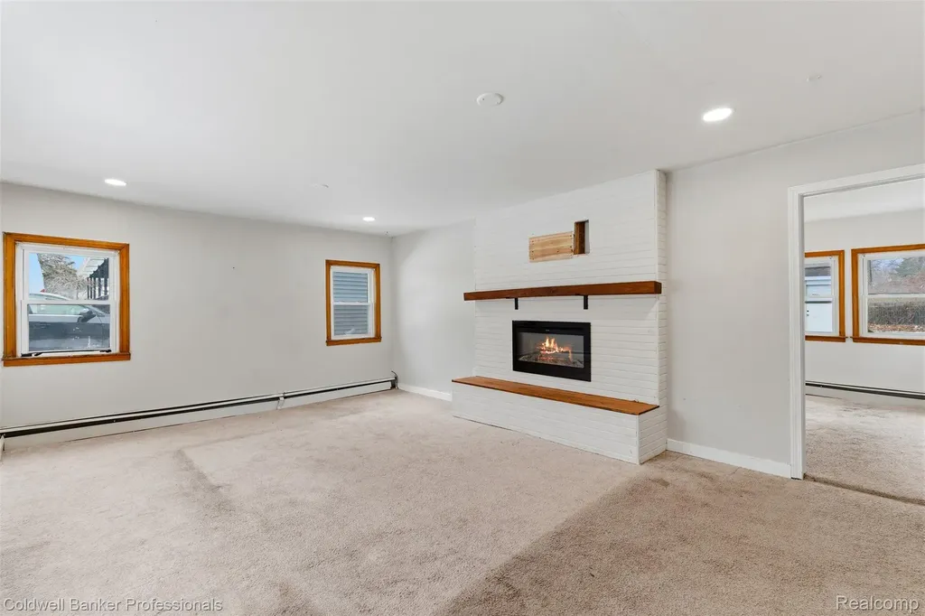 2380 Rolandale West Bloomfield Charter Township MI 48324