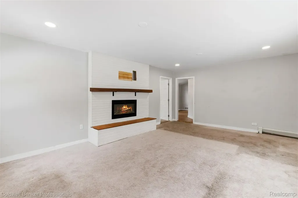 2380 Rolandale West Bloomfield Charter Township MI 48324