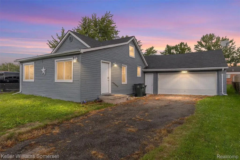 22937 Detour Street St. Clair Shores City MI 48082