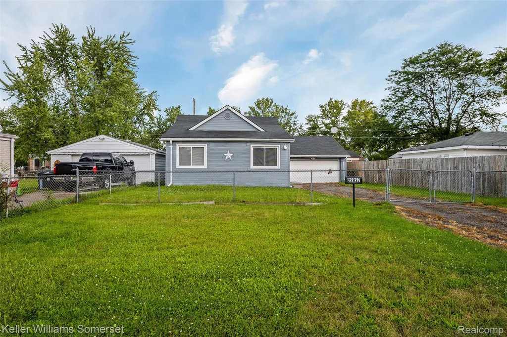 22937 Detour Street St. Clair Shores City MI 48082